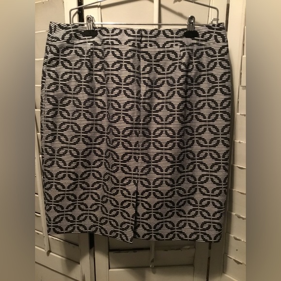 Ann Taylor ladies skirt - Picture 2 of 2